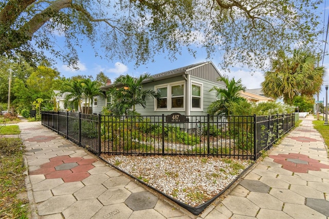 view of front of home featuring a fenced front yard