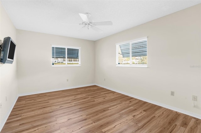 empty room featuring light hardwood / wood-style floors and ceiling fan