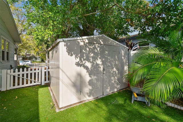 view of outdoor structure featuring a yard