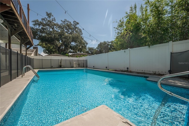 view of swimming pool