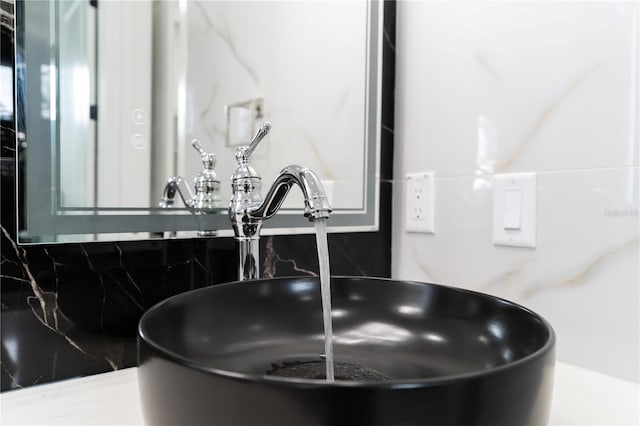 room details featuring tasteful backsplash and a sink