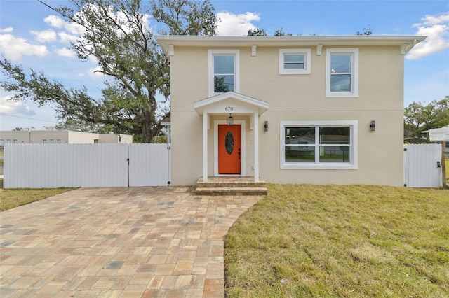 view of front of house featuring a front lawn