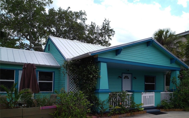 view of front facade featuring a porch