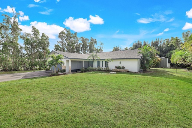 single story home featuring a front lawn