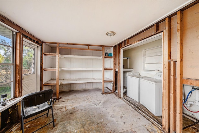 storage area with washing machine and dryer