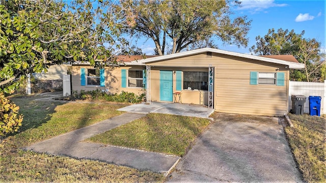 view of front of property with a front lawn