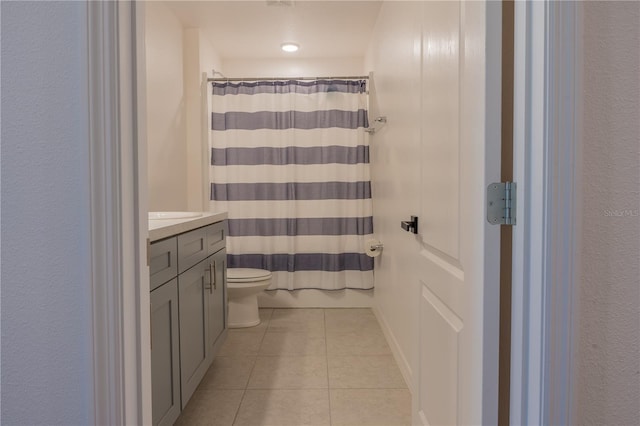 full bathroom featuring tile patterned floors, shower / tub combo with curtain, vanity, and toilet