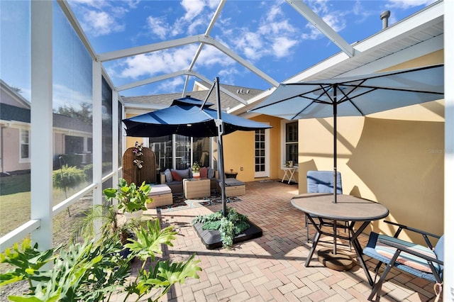 sunroom with vaulted ceiling