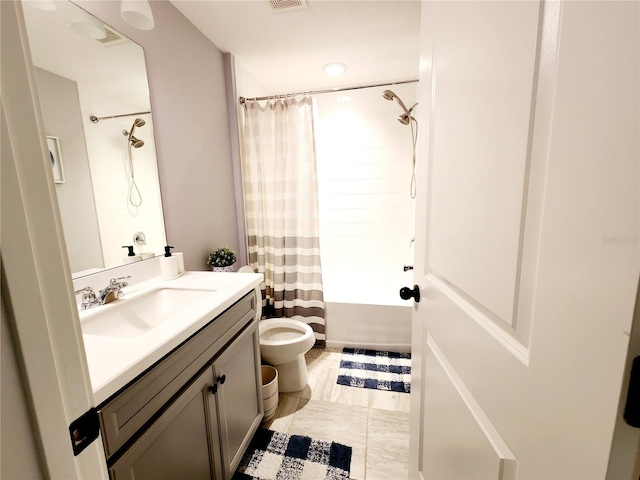 full bathroom with toilet, vanity, and shower / bath combo