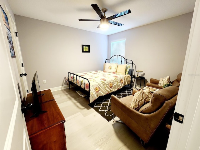 bedroom with ceiling fan