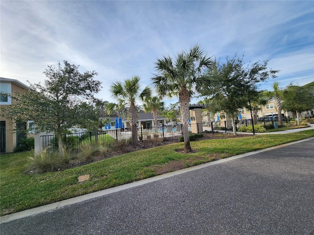 exterior space featuring a front yard