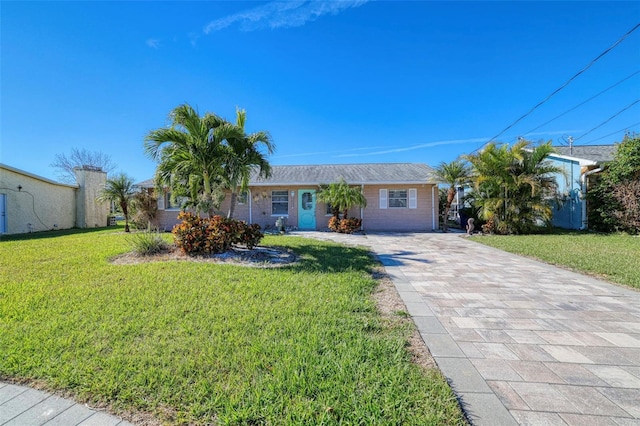 single story home featuring a front yard