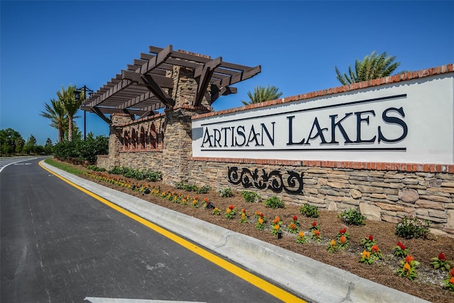 view of community / neighborhood sign