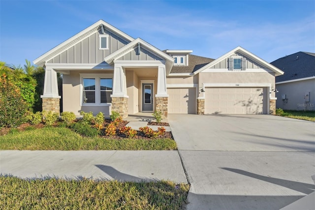 craftsman house featuring covered porch and a garage