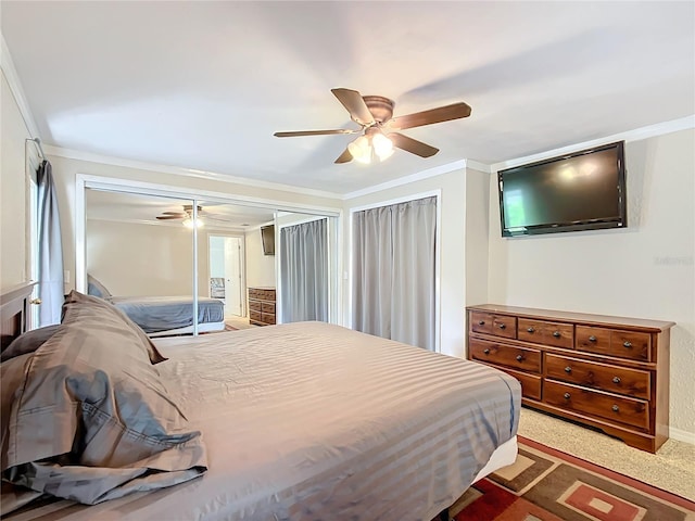 bedroom featuring carpet, crown molding, and ceiling fan