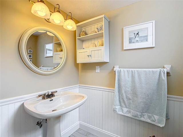 bathroom featuring sink