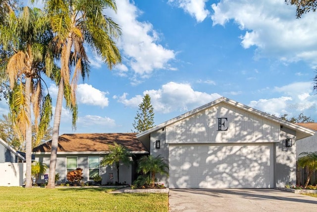 view of front of property featuring a front yard and a garage