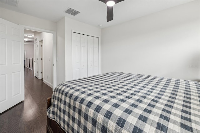 bedroom with ceiling fan, dark hardwood / wood-style floors, and a closet