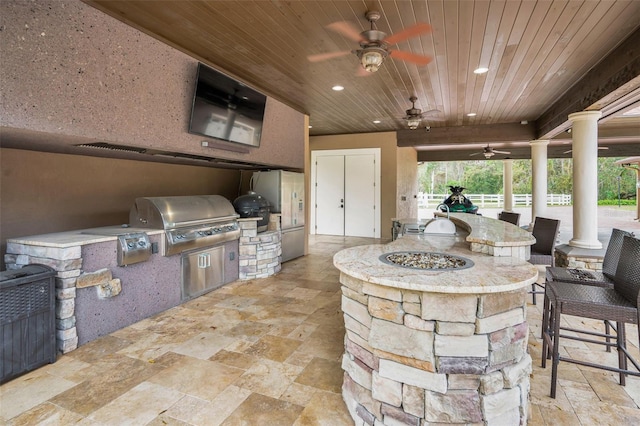 view of patio / terrace with ceiling fan, area for grilling, an outdoor bar, and grilling area