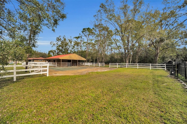 view of yard featuring a rural view and an outbuilding