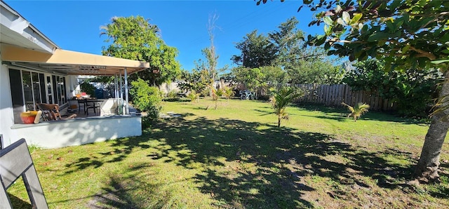 view of yard featuring a patio area