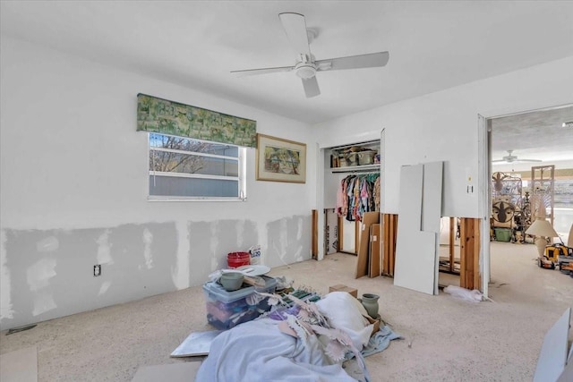 bedroom with a ceiling fan and a closet