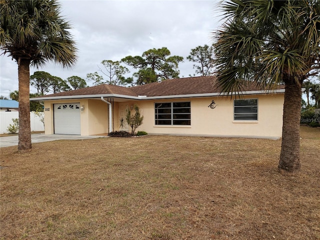 view of front of home featuring a front yard and a garage