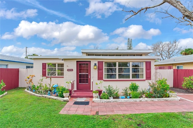 view of front of home with a front lawn