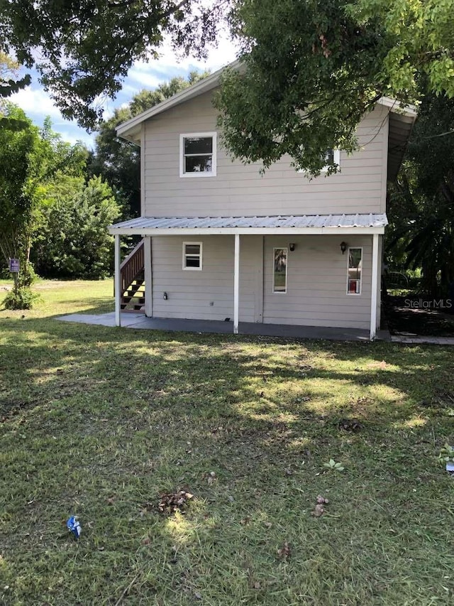 back of house featuring a yard