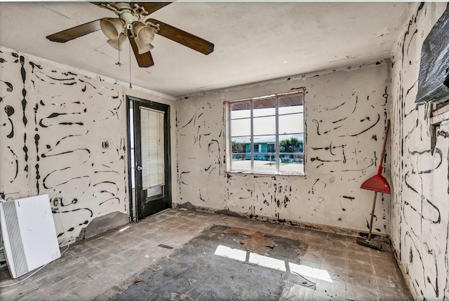 empty room featuring ceiling fan