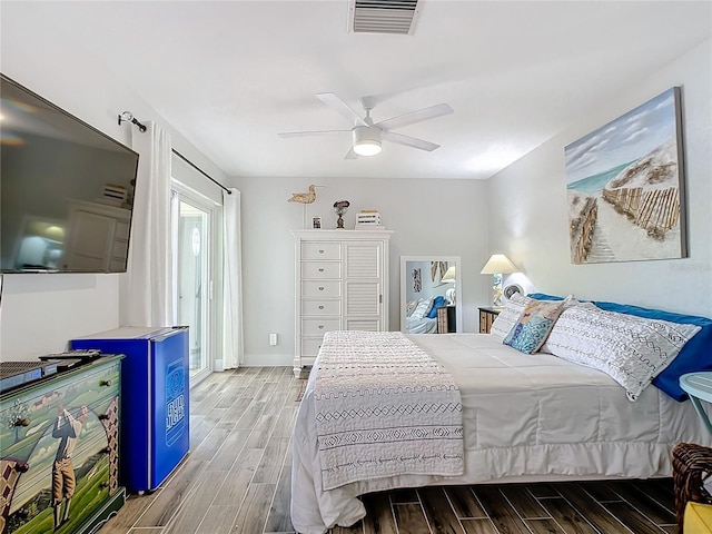 bedroom featuring ceiling fan