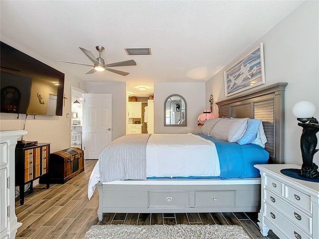 bedroom with ceiling fan