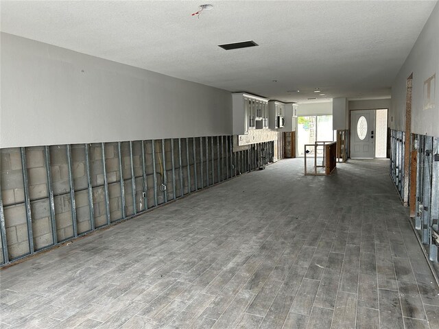 empty room featuring a textured ceiling