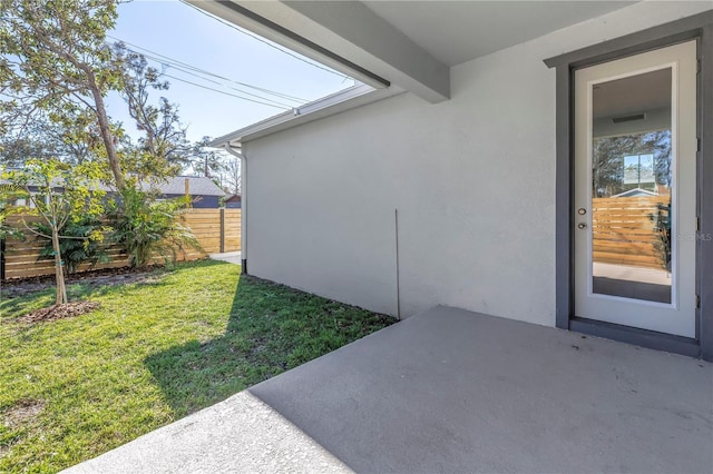 view of yard featuring a patio area