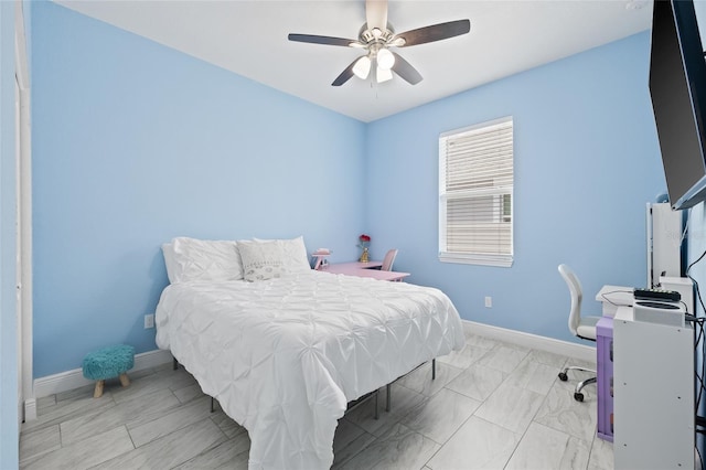 bedroom with ceiling fan