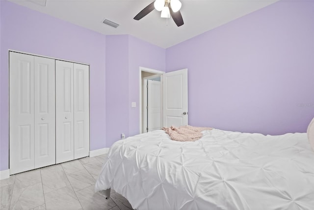 bedroom featuring ceiling fan and a closet