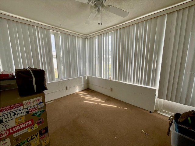 sunroom with ceiling fan