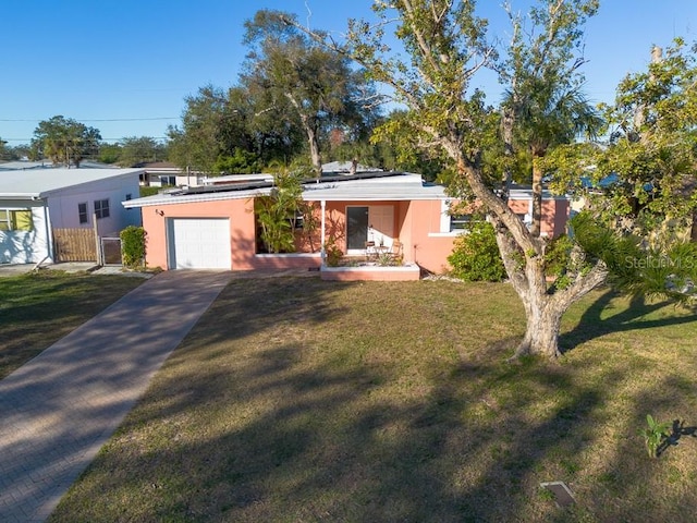 view of front of home featuring a front yard and a garage