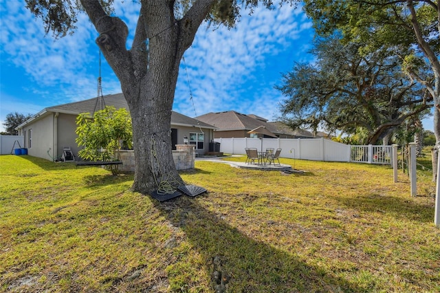 view of yard featuring a patio area