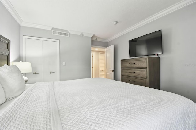 bedroom featuring crown molding and a closet