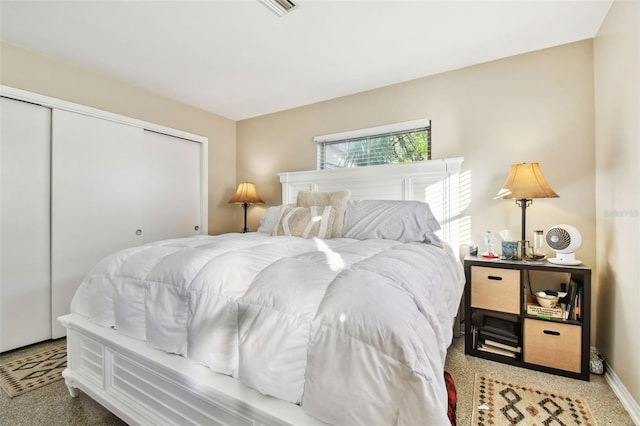 bedroom featuring a closet, visible vents, and baseboards