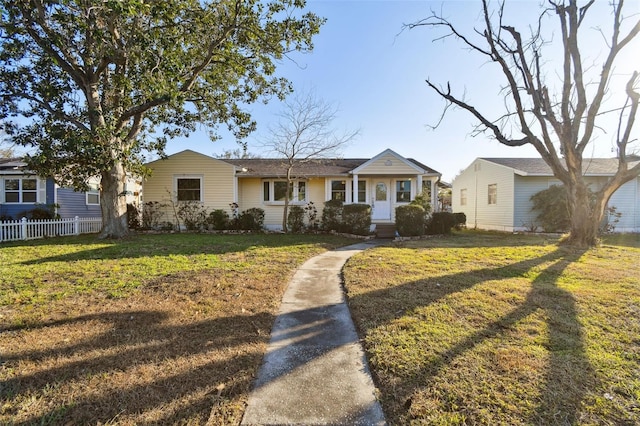 ranch-style house featuring a front yard