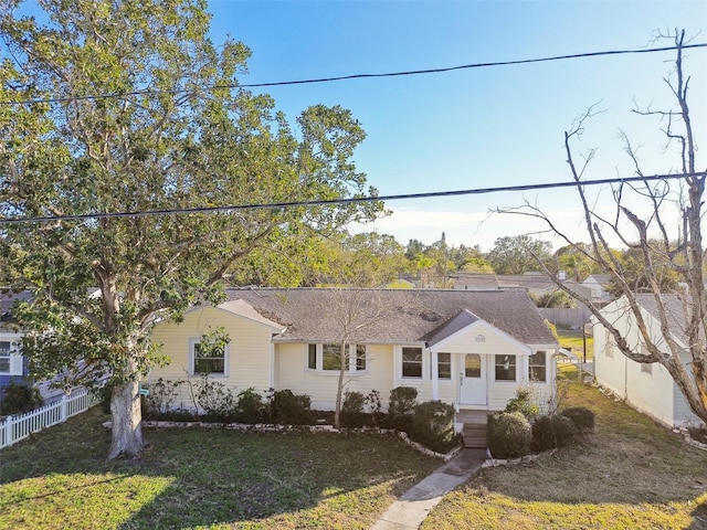 ranch-style house featuring a front lawn