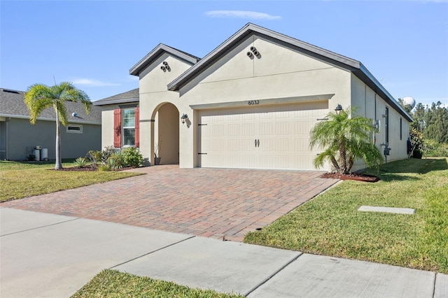 view of front of home featuring a garage and a front yard