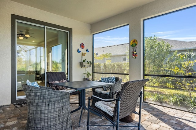 sunroom with ceiling fan