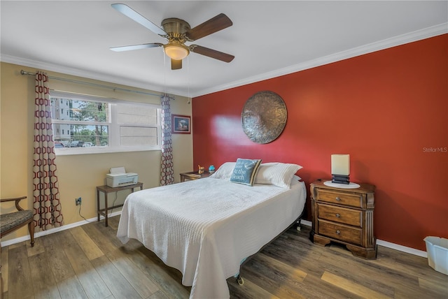 8174 Terrace Garden Dr N Unit 110, Saint Petersburg, FL 33709 - bedroom with wood finished floors, crown molding, and a ceiling fan