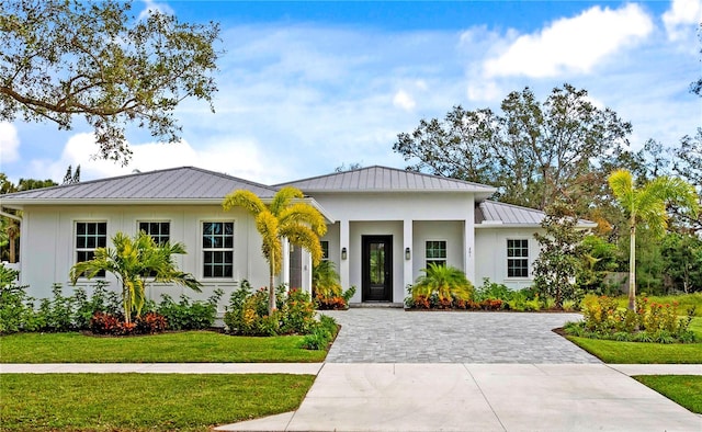 view of front of home with a front lawn