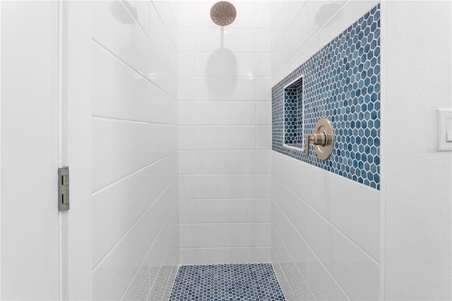 details with a tile shower