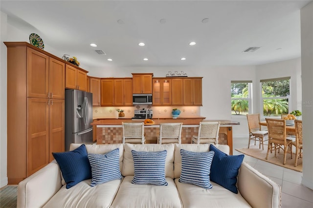 kitchen featuring visible vents, tasteful backsplash, open floor plan, stainless steel appliances, and recessed lighting