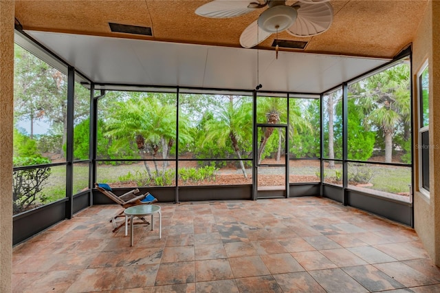 sunroom / solarium with a ceiling fan
